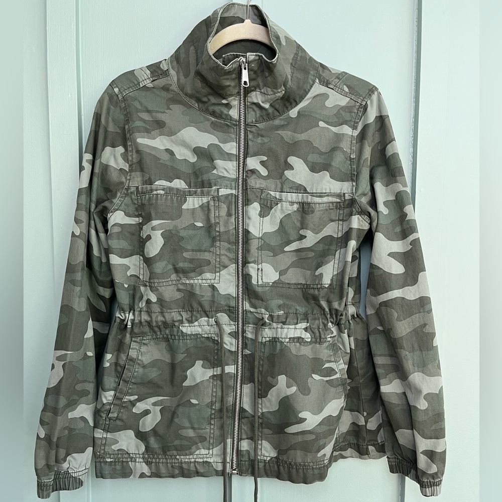 Old Navy Camo Utility Field Jacket with drawstring cinch waist, Medium